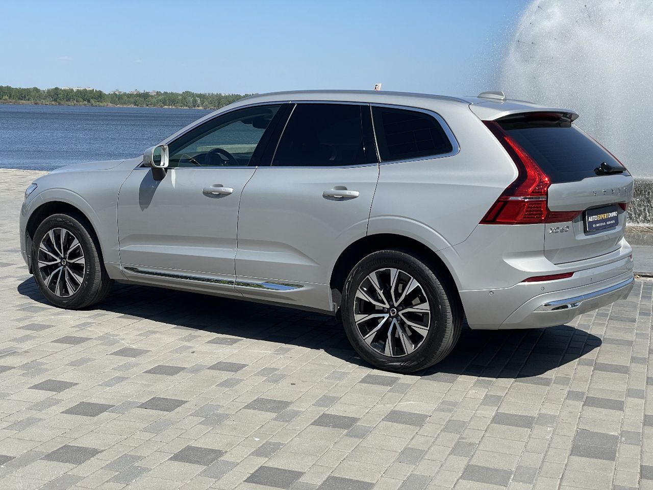 Volvo XC60 - фото 2