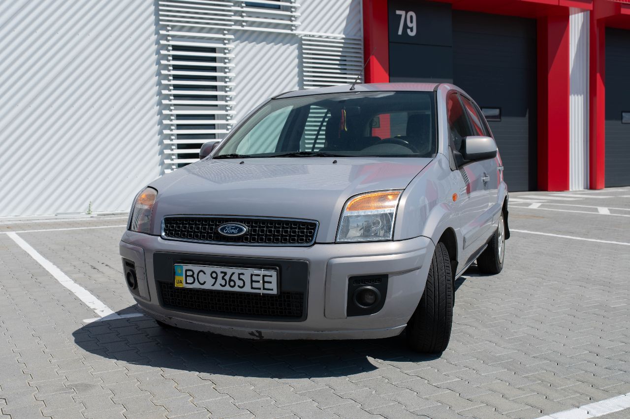 Ford Fusion - фото 4