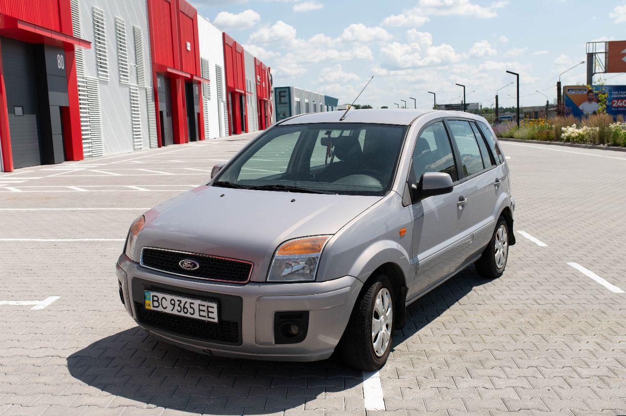 Ford Fusion - фото 1