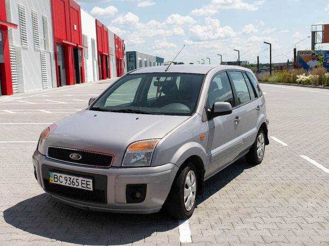 Ford Fusion - зображення 1