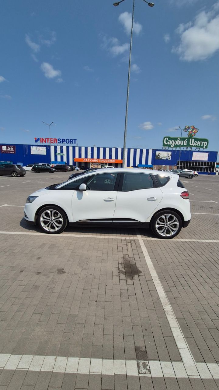 Renault Scenic - фото 7