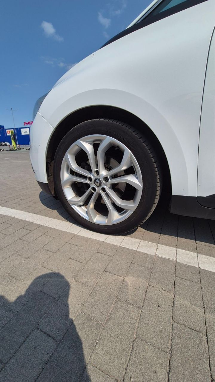 Renault Scenic - фото 8