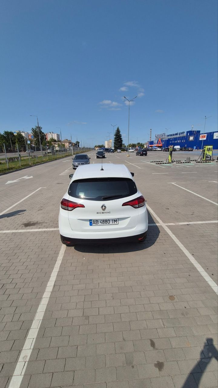 Renault Scenic - фото 12
