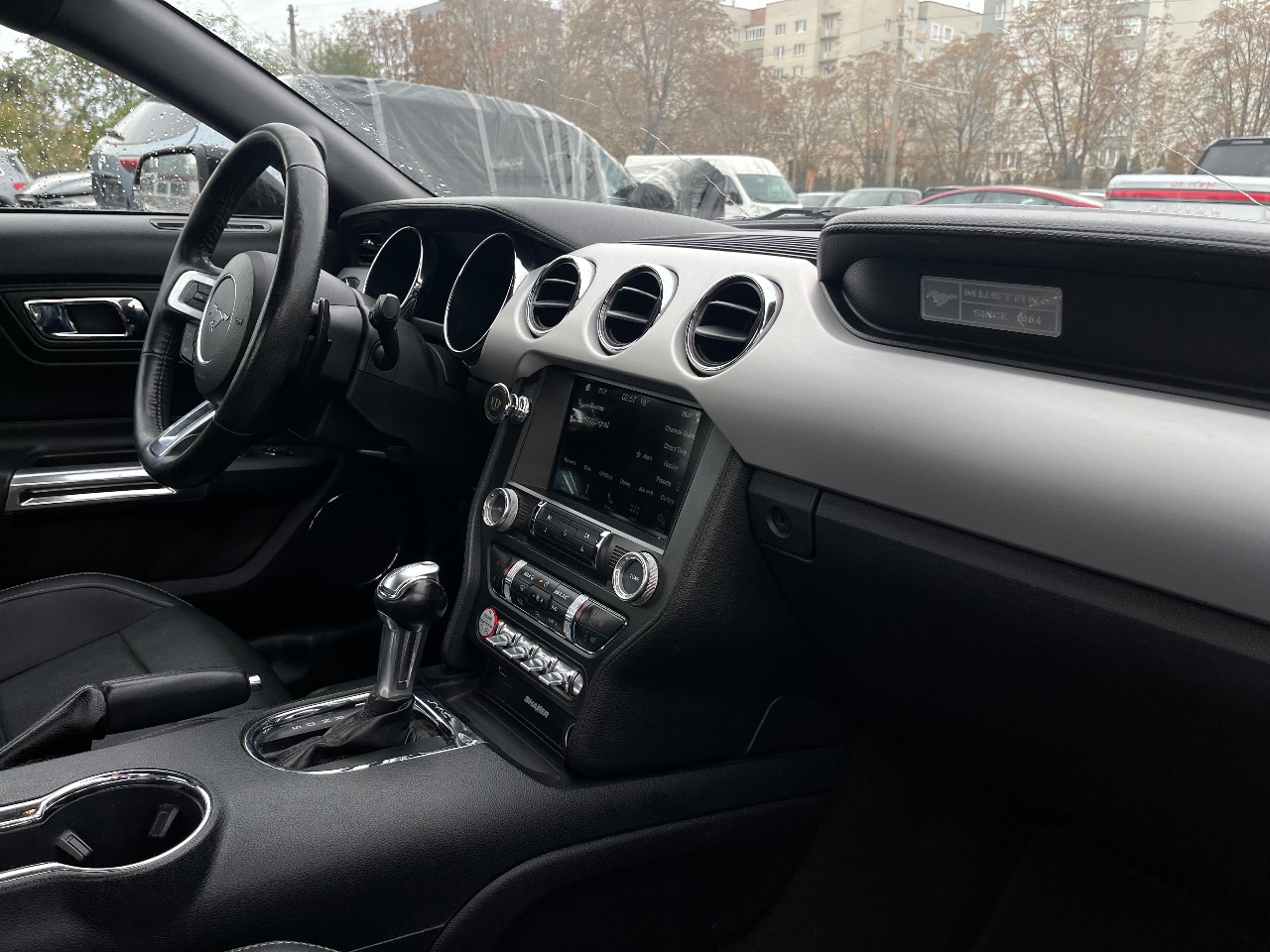Ford Mustang - фото 1