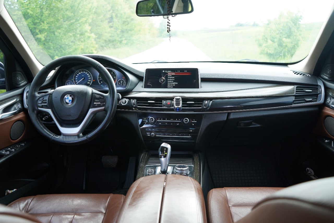 BMW X5 - фото 8