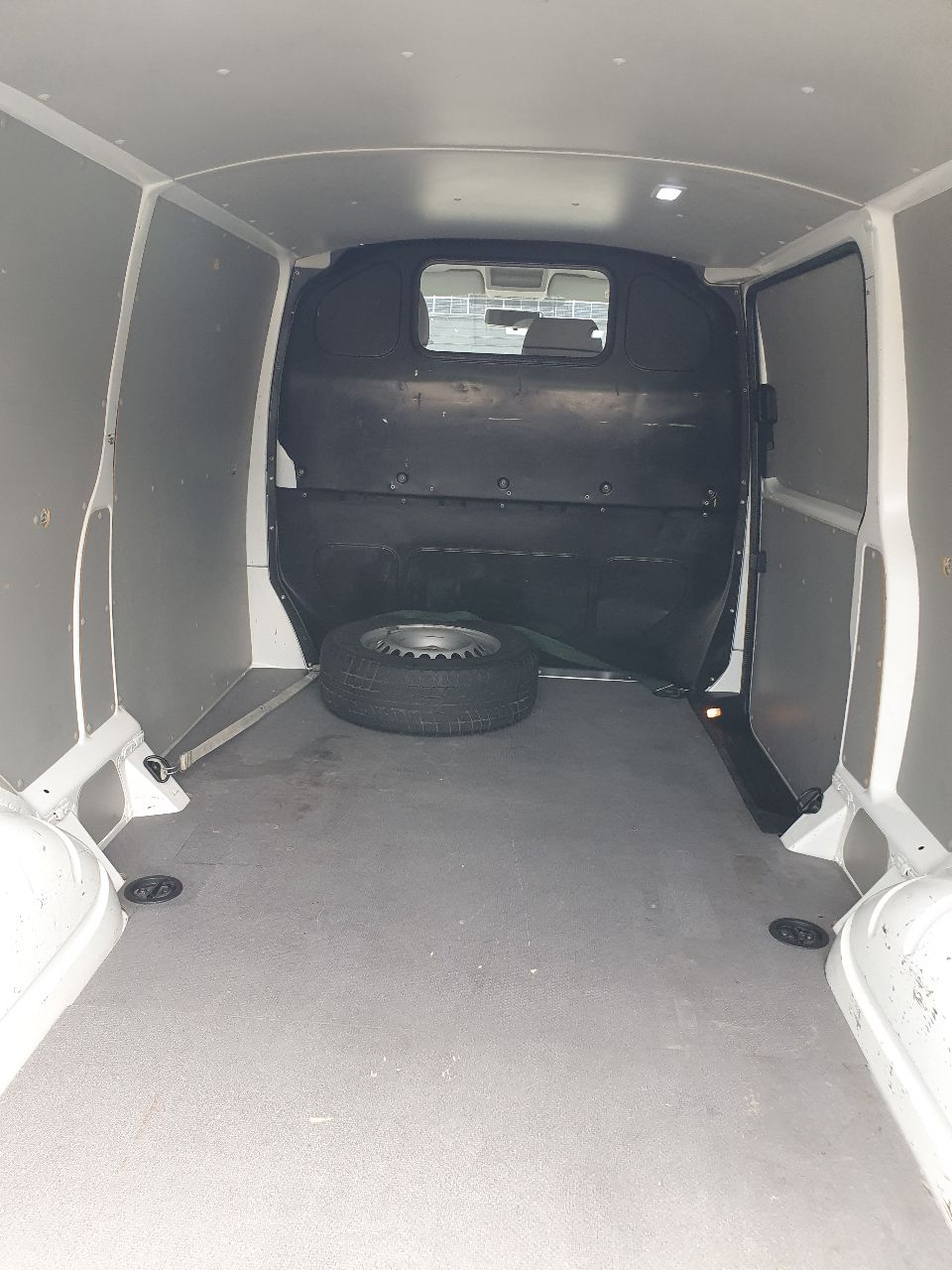 Volkswagen Transporter - фото 25