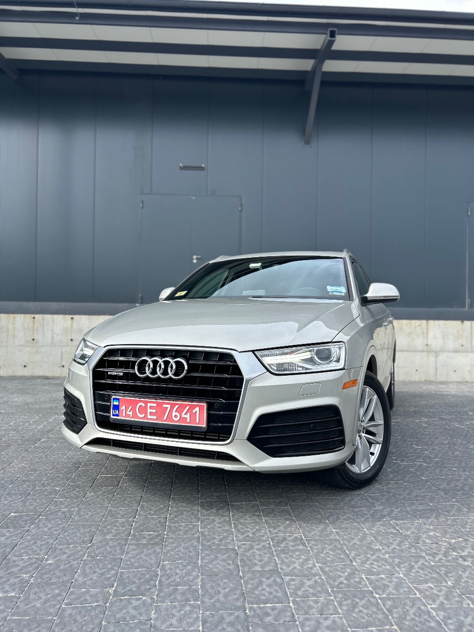 Audi Q3 - фото 12