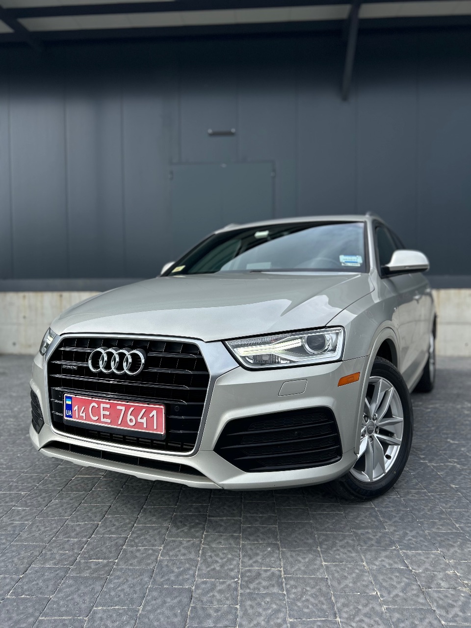 Audi Q3 - фото 14
