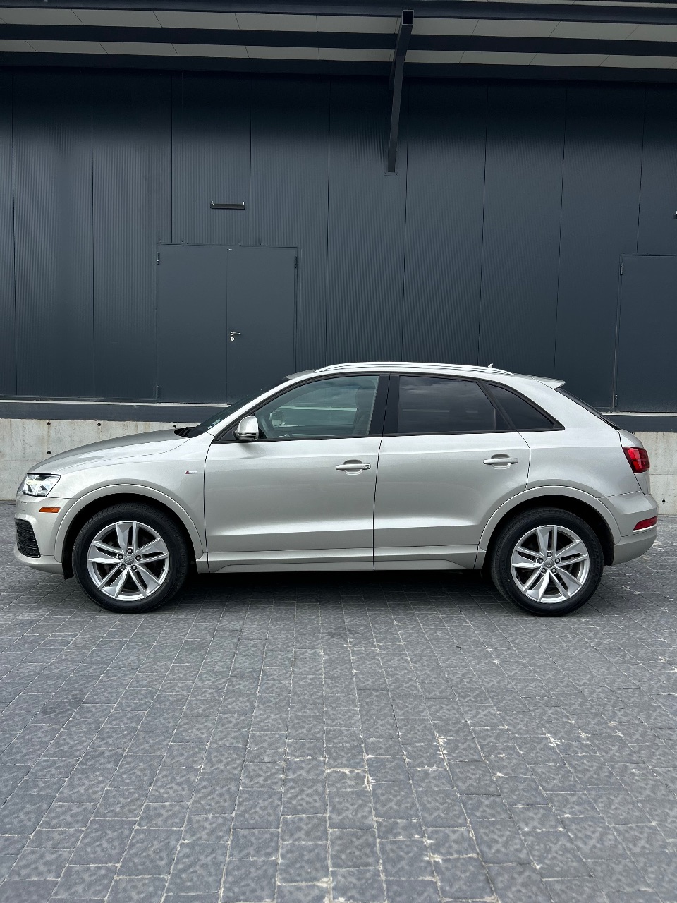 Audi Q3 - фото 16