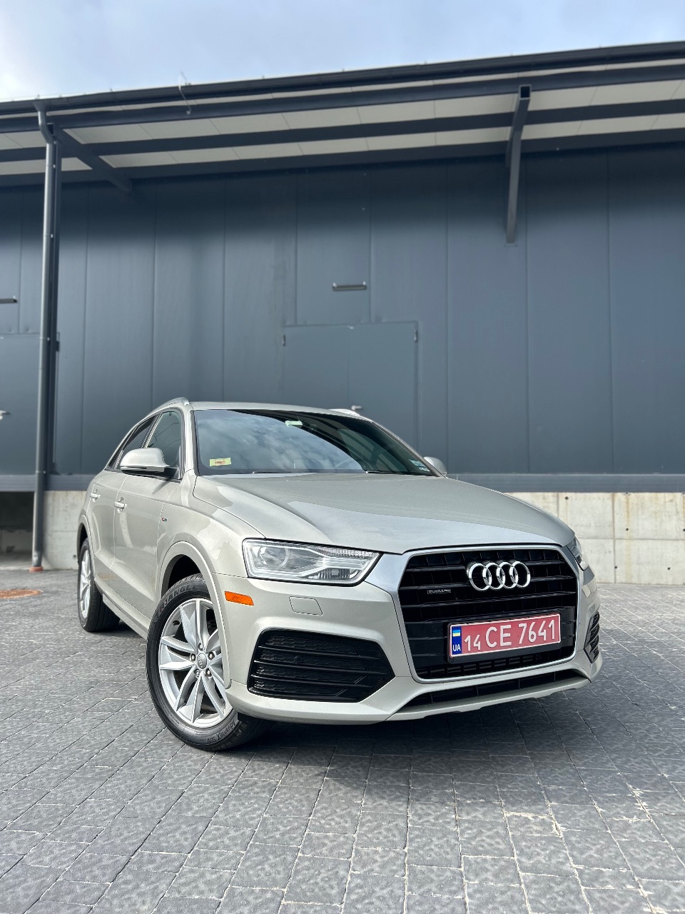 Audi Q3 - фото 8
