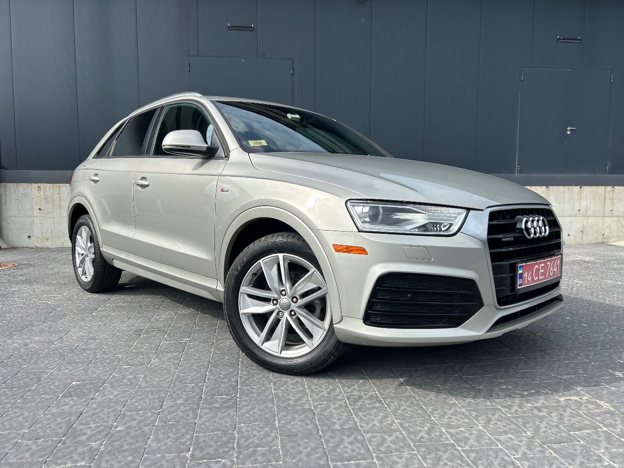 Audi Q3 - фото 6