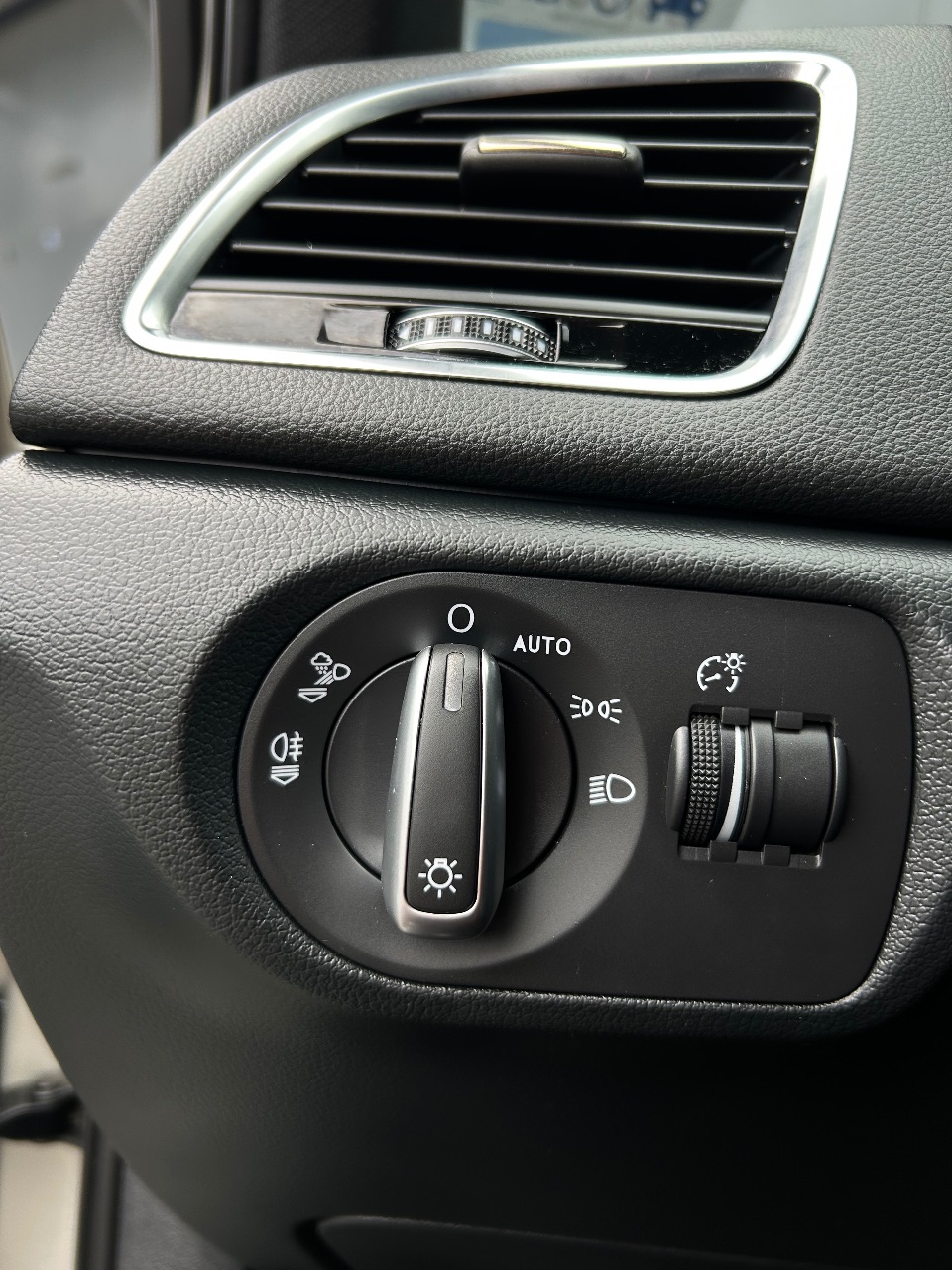 Audi Q3 - фото 32