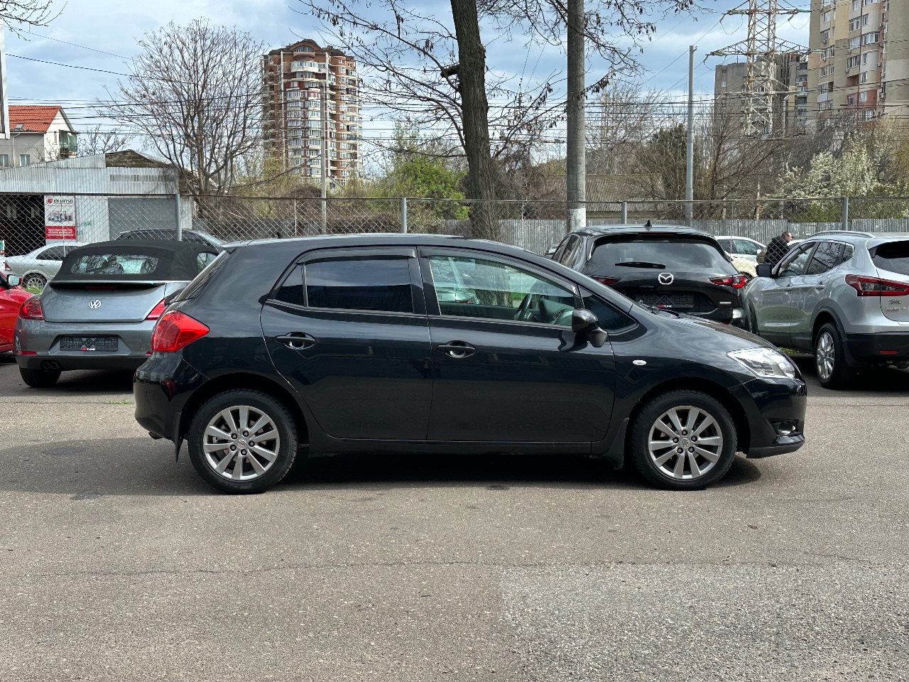 Toyota Auris - фото 2