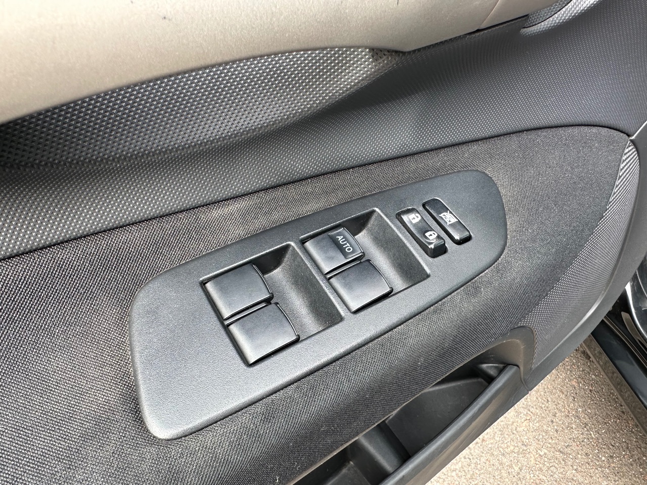 Toyota Auris - фото 5