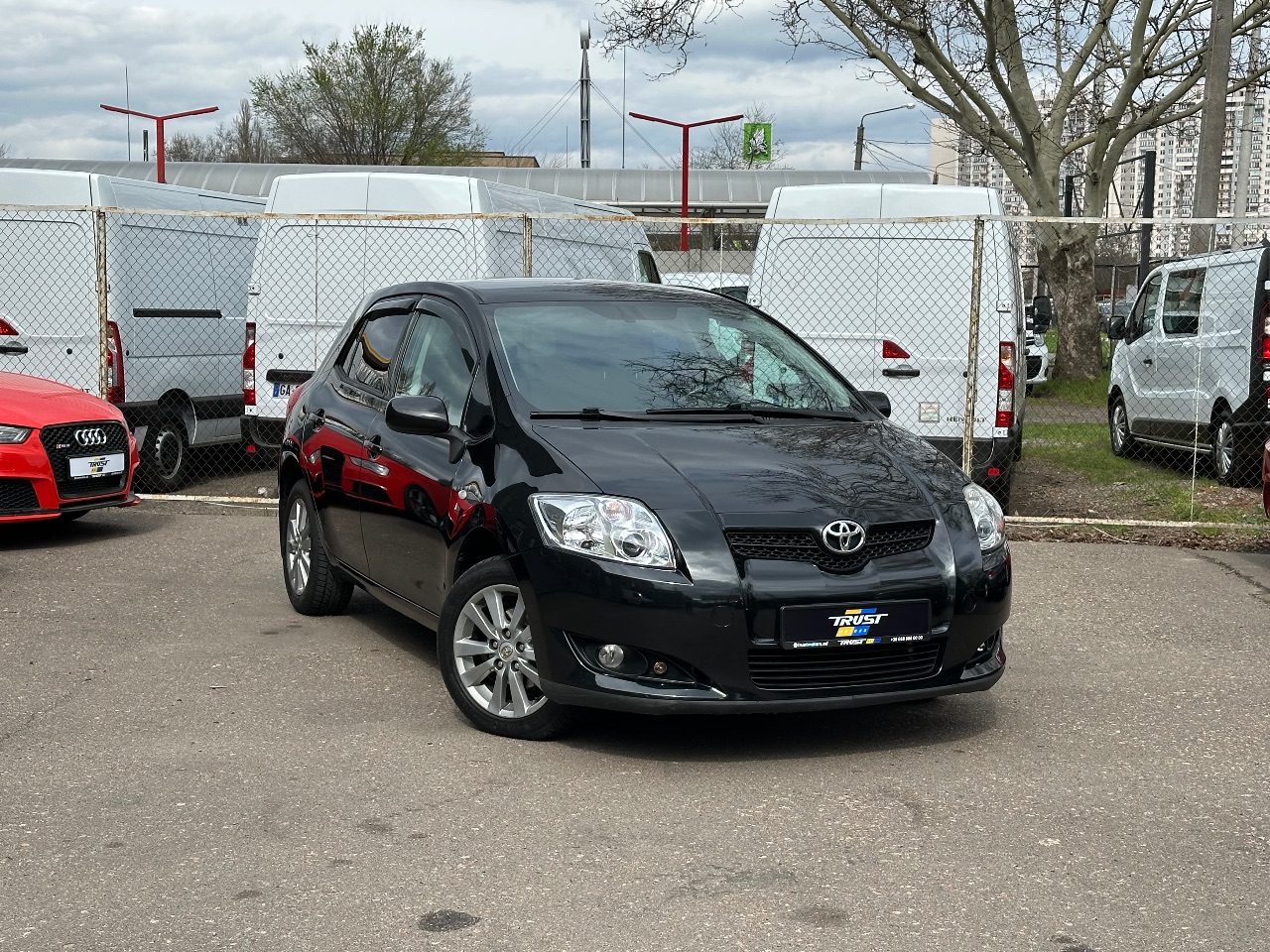 Toyota Auris - фото 1