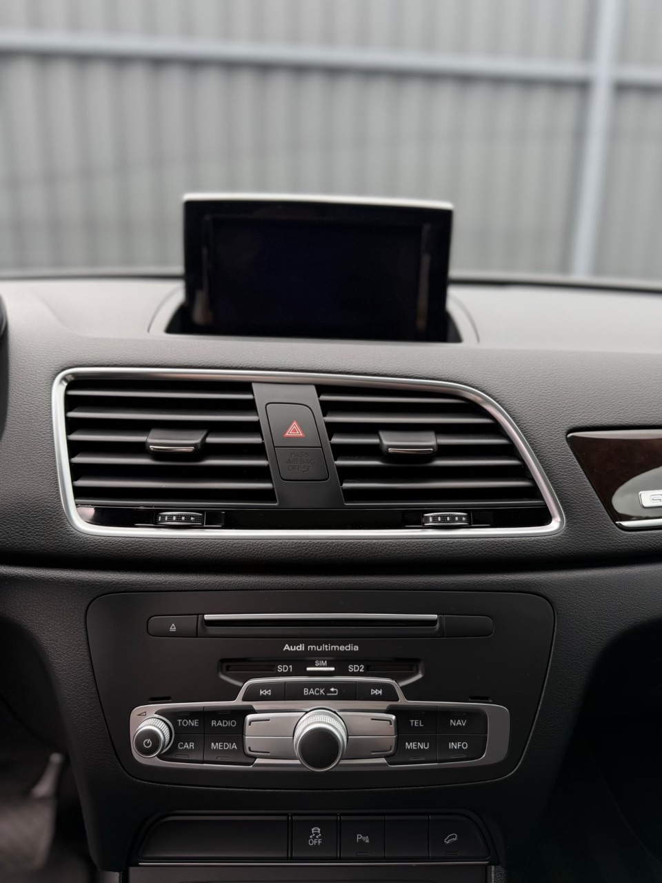 Audi Q3 - фото 18