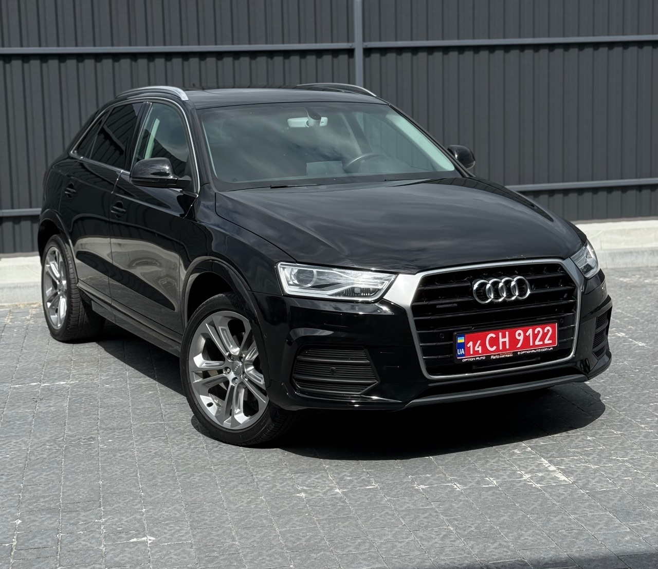 Audi Q3 - фото 1