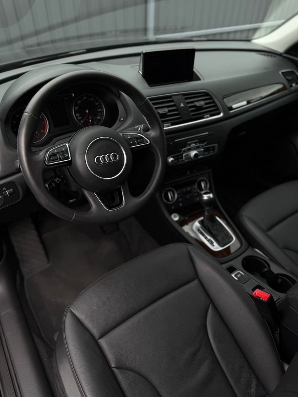 Audi Q3 - фото 16