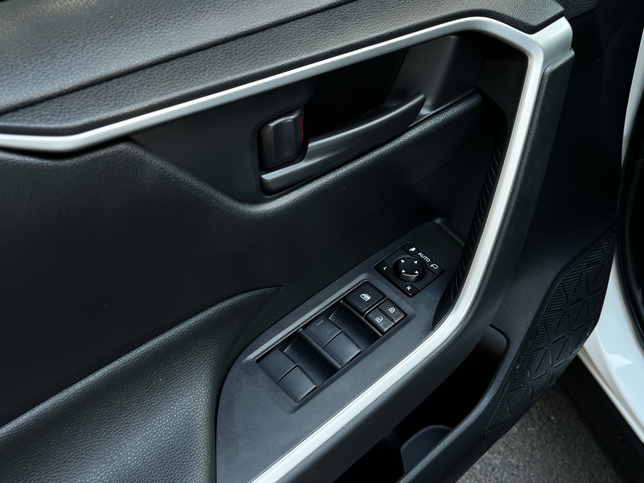 Toyota RAV4 - фото 19