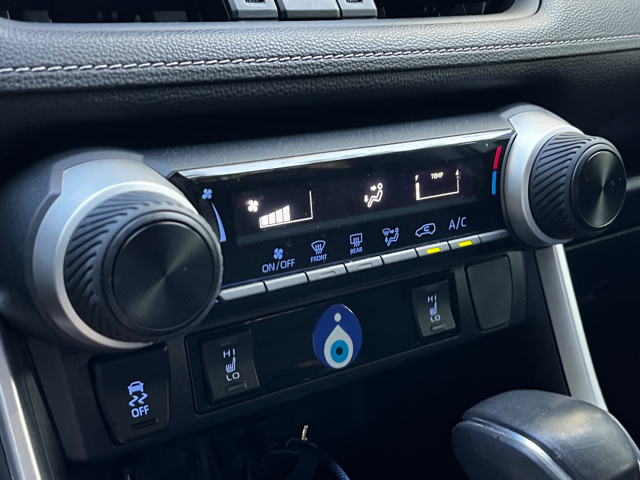 Toyota RAV4 - фото 14