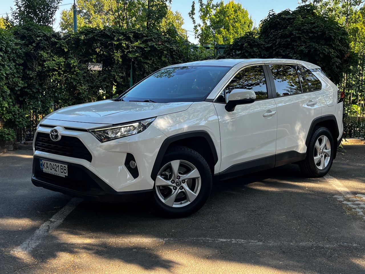 Toyota RAV4 - фото 1
