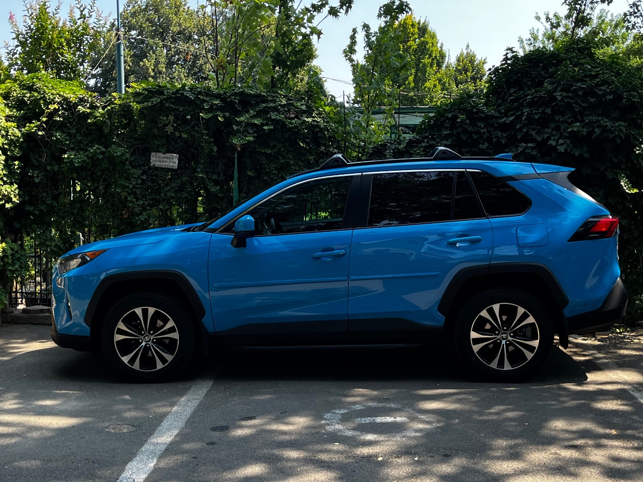 Toyota RAV4 - фото 8