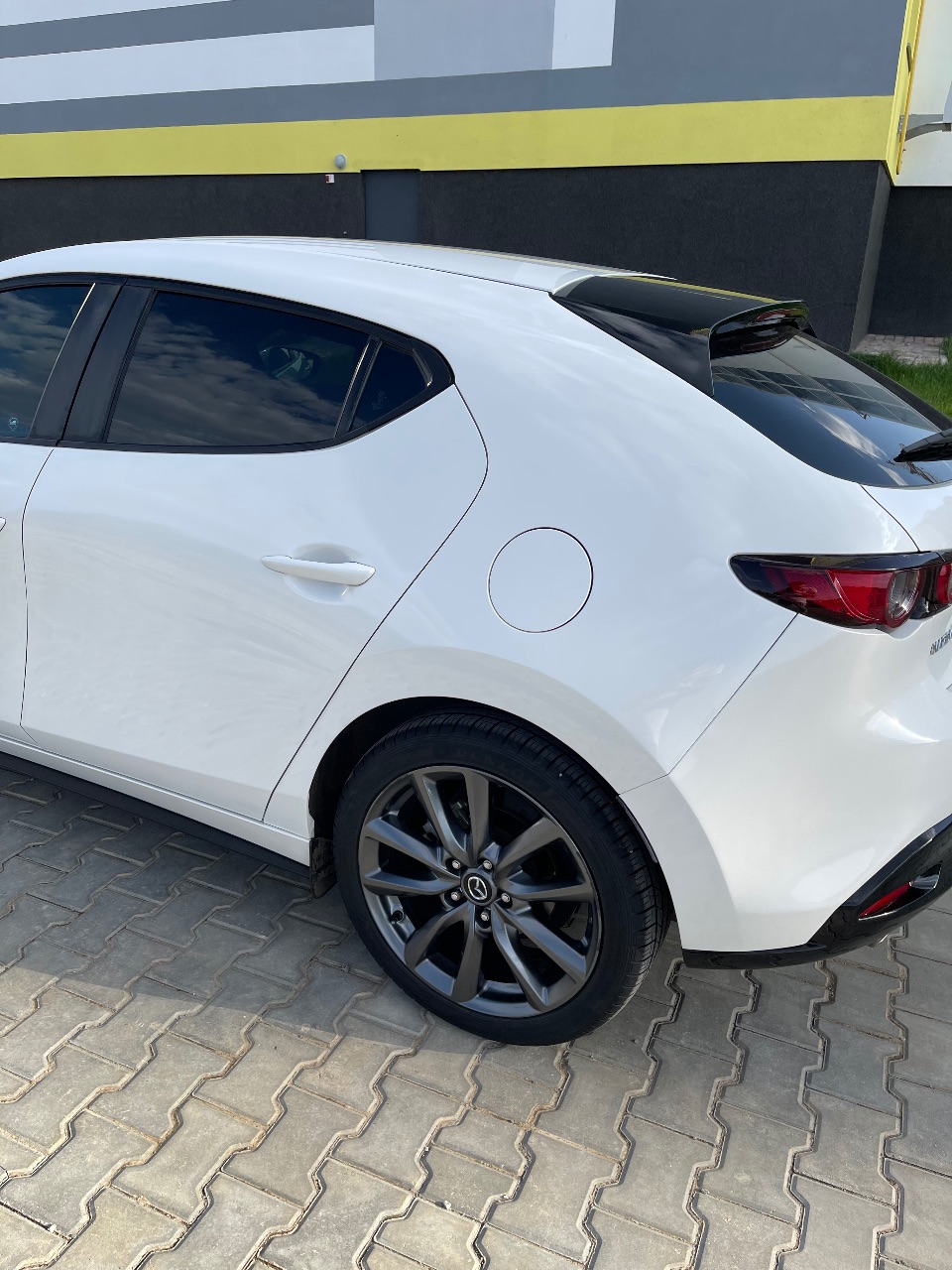 Mazda 3 - фото 8