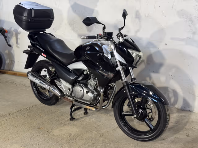 Suzuki GSR 250 - зображення 1