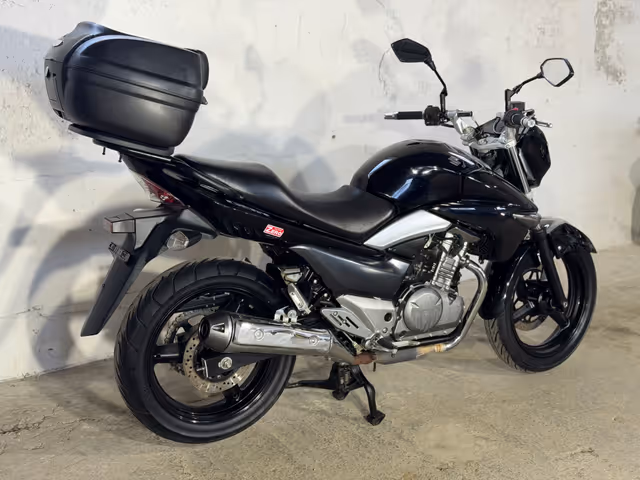 Suzuki GSR 250 - зображення 3