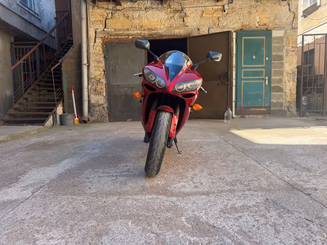 Yamaha YZF-R1 - зображення 2