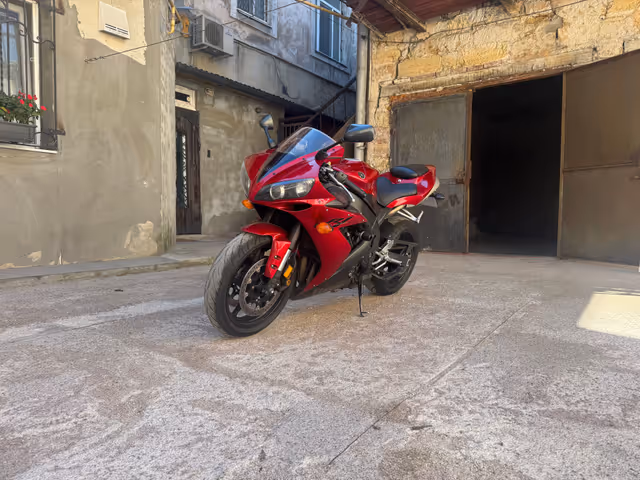 Yamaha YZF-R1 - зображення 1